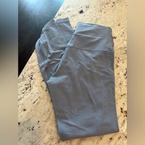 Lululemon leggings Align size 4, 25”
Light blue, first picture shows true color.